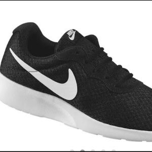 Nike Shoes - Nike women tanjuns Nike Shoes - Nike women tanjuns